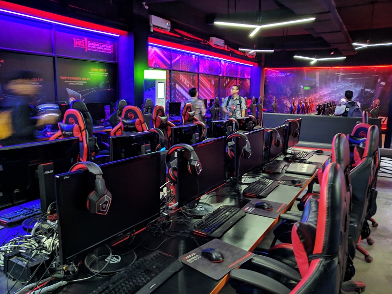 Evolusi Esports: Dari Warnet Hingga Menjadi Industri Miliaran Dolar