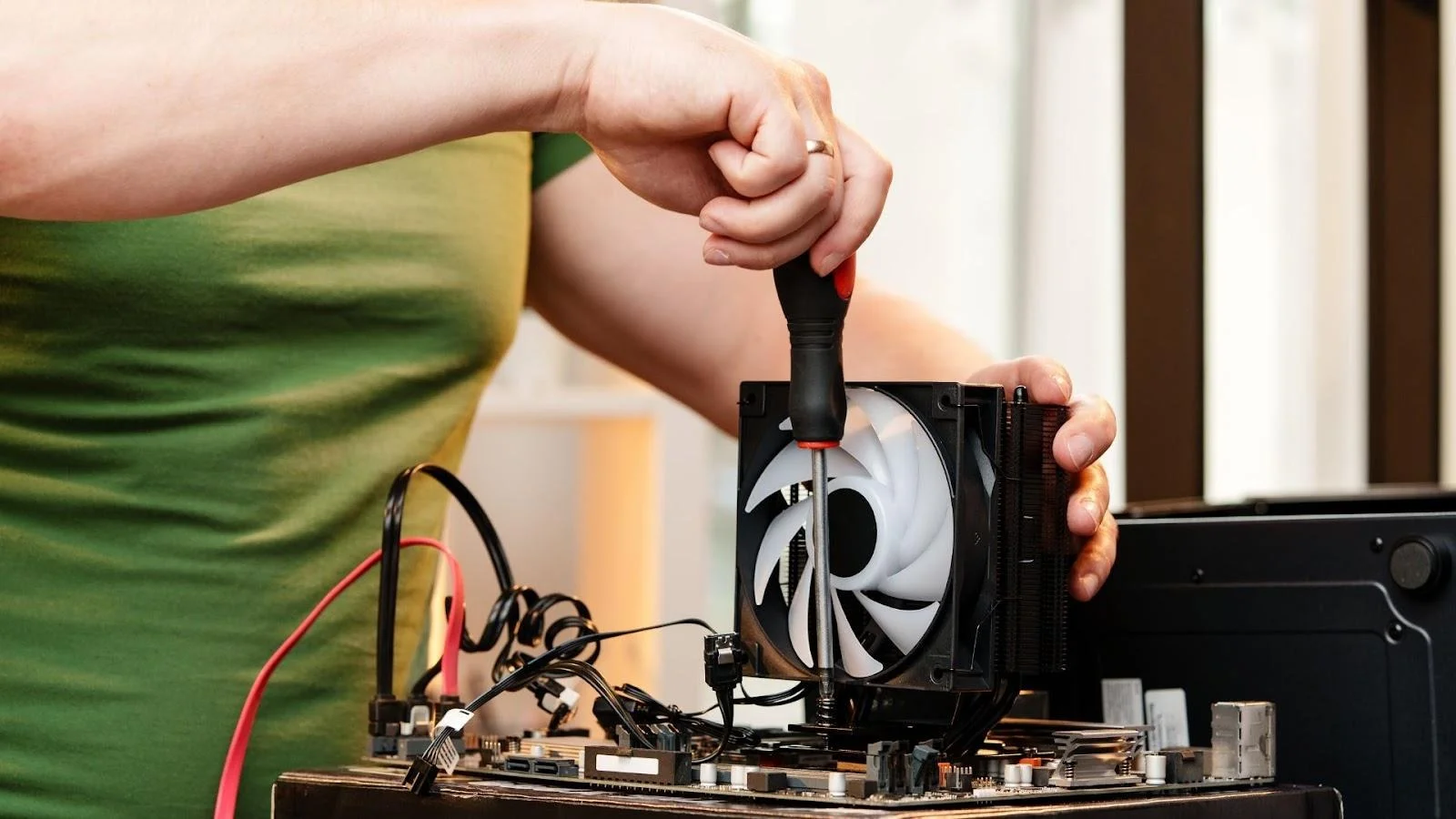 Jangan Takut Korslet! Panduan Lengkap Cara Merakit PC Gaming Pemula dari Nol