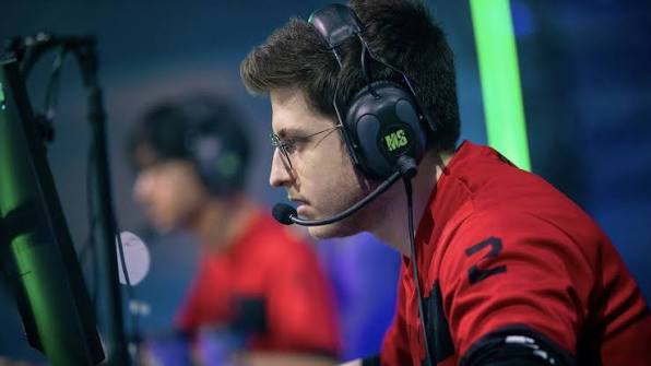 Panduan Lengkap Dominasi Competitive Gaming: 7 Strategi Mental dan Fisik Pro Player Esports