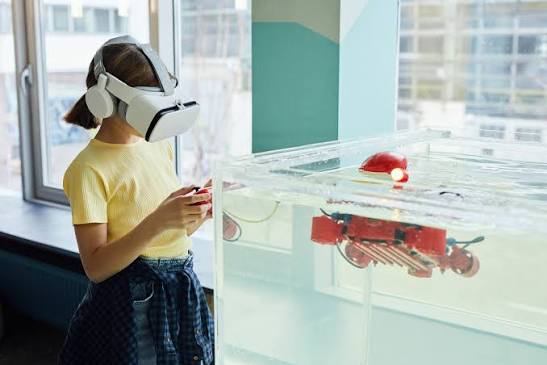 Melampaui Layar: Masa Depan Immersive Gaming dengan VR, AR, dan XR