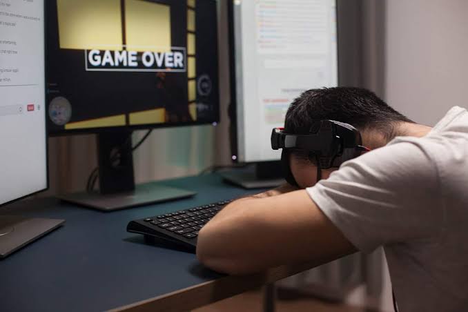 Seni Berhenti Main Game: Panduan Mengatasi Gaming Burnout Tanpa Harus Pensiun Total