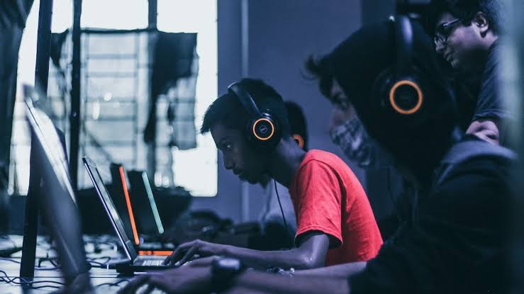 Panduan Lengkap Monetisasi Gamer: Dari Streamer Twitch hingga Atlet Esports Profesional