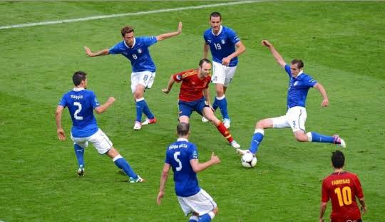 Membedah Taktik High Pressing dalam Sepak Bola Modern: Kelebihan, Risiko, dan Eksekusi